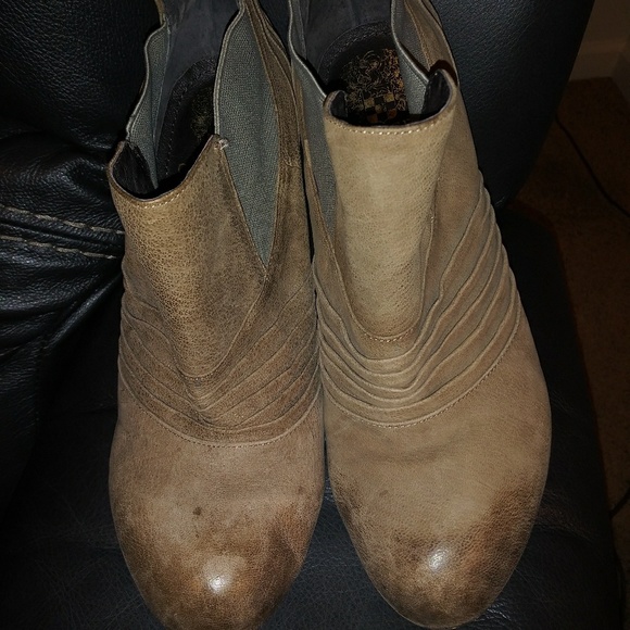 3 Days Only. Vince Camuto Booties - Picture 6 of 8
